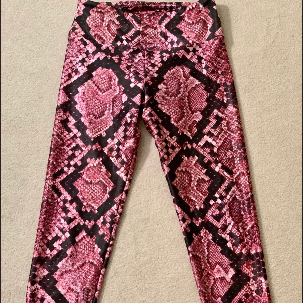 GOLDSHEEP Pop Snake Pink Capris Leggings Small